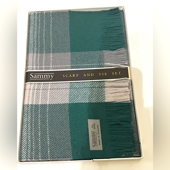 Sammy made in England Scarf - Picture 1 of 4